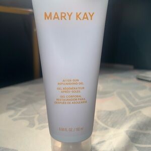 Mary Kay After-Sun Gel in White and Gold